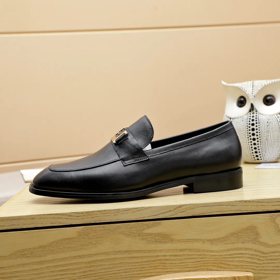Factory price 460 🔥Ferragamo's new men's casual slip-on shoes🇨🇳Official website original 1:1 mold opening, original quality💯Fine workmanship, high-end luxury☘The upper is made of imported Italian first-layer cowhide🌴Water-dyed🐂Leather lining🍓Rubber wear-resistant and non-slip outsole, breathable and comfortable to wear🍍The first choice for high-grade men, black is optional! Code number 38-44 (45.46. Can be customized)